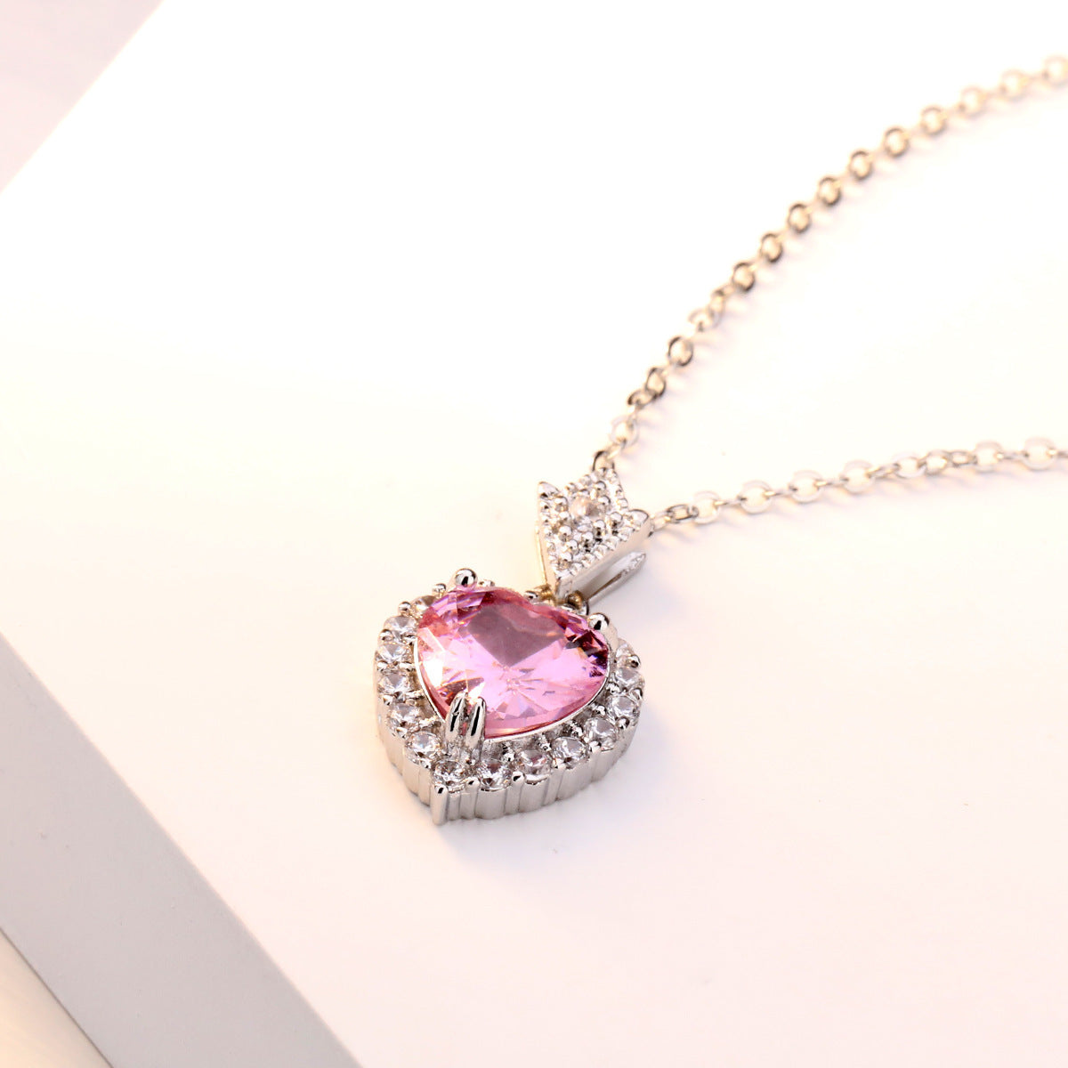 Micro-set zircon heart necklace, banquet necklace jewelry