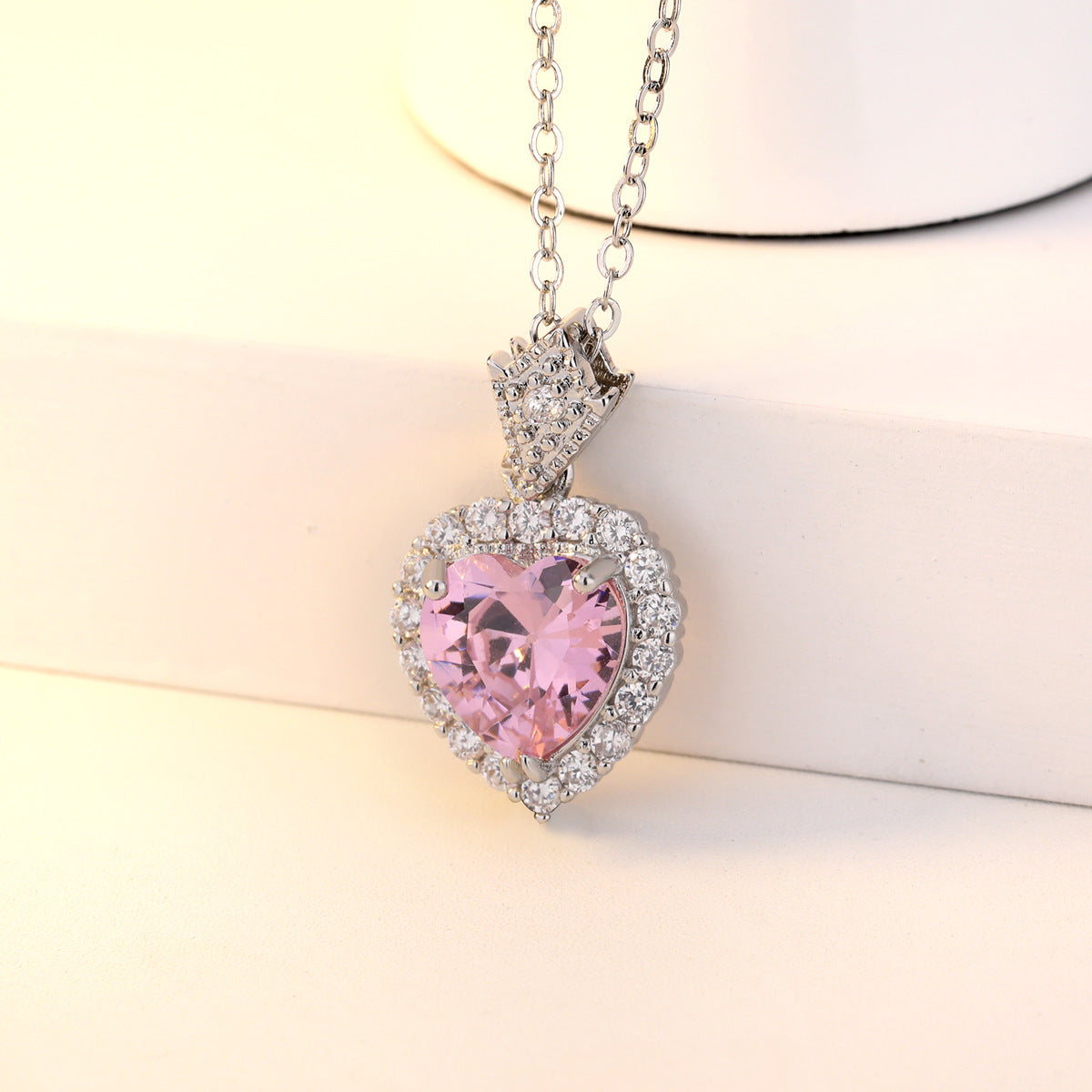 Micro-set zircon heart necklace, banquet necklace jewelry